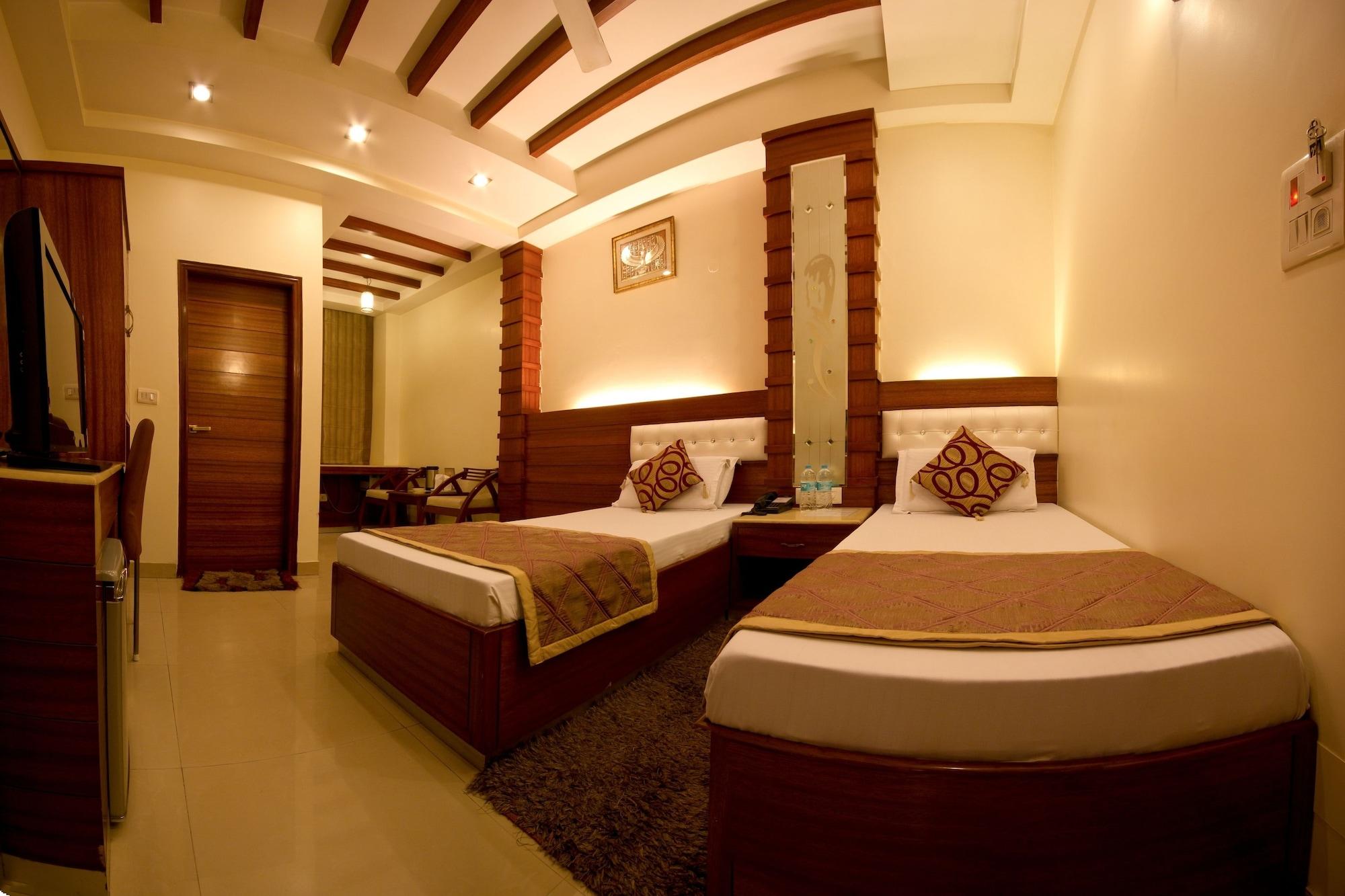 Hotel Aster Inn New Delhi Экстерьер фото
