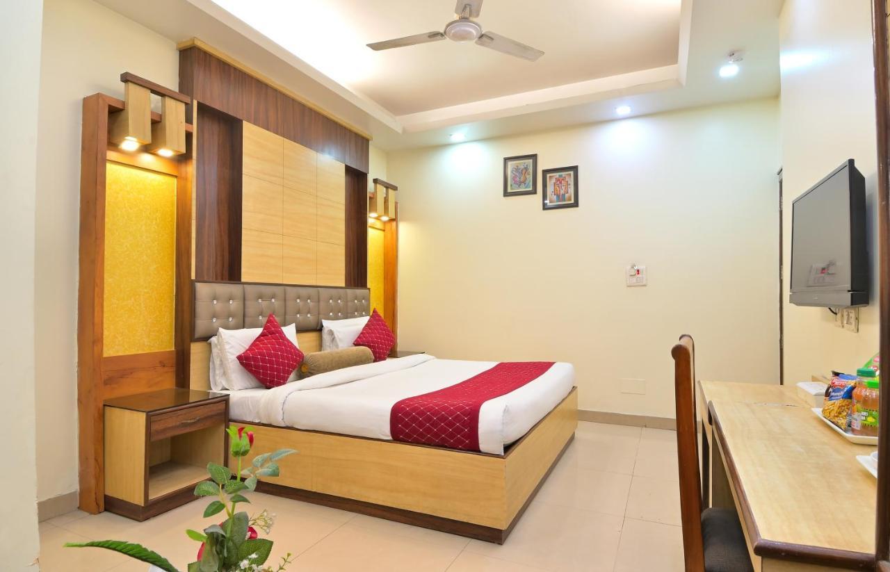 Hotel Aster Inn New Delhi Экстерьер фото
