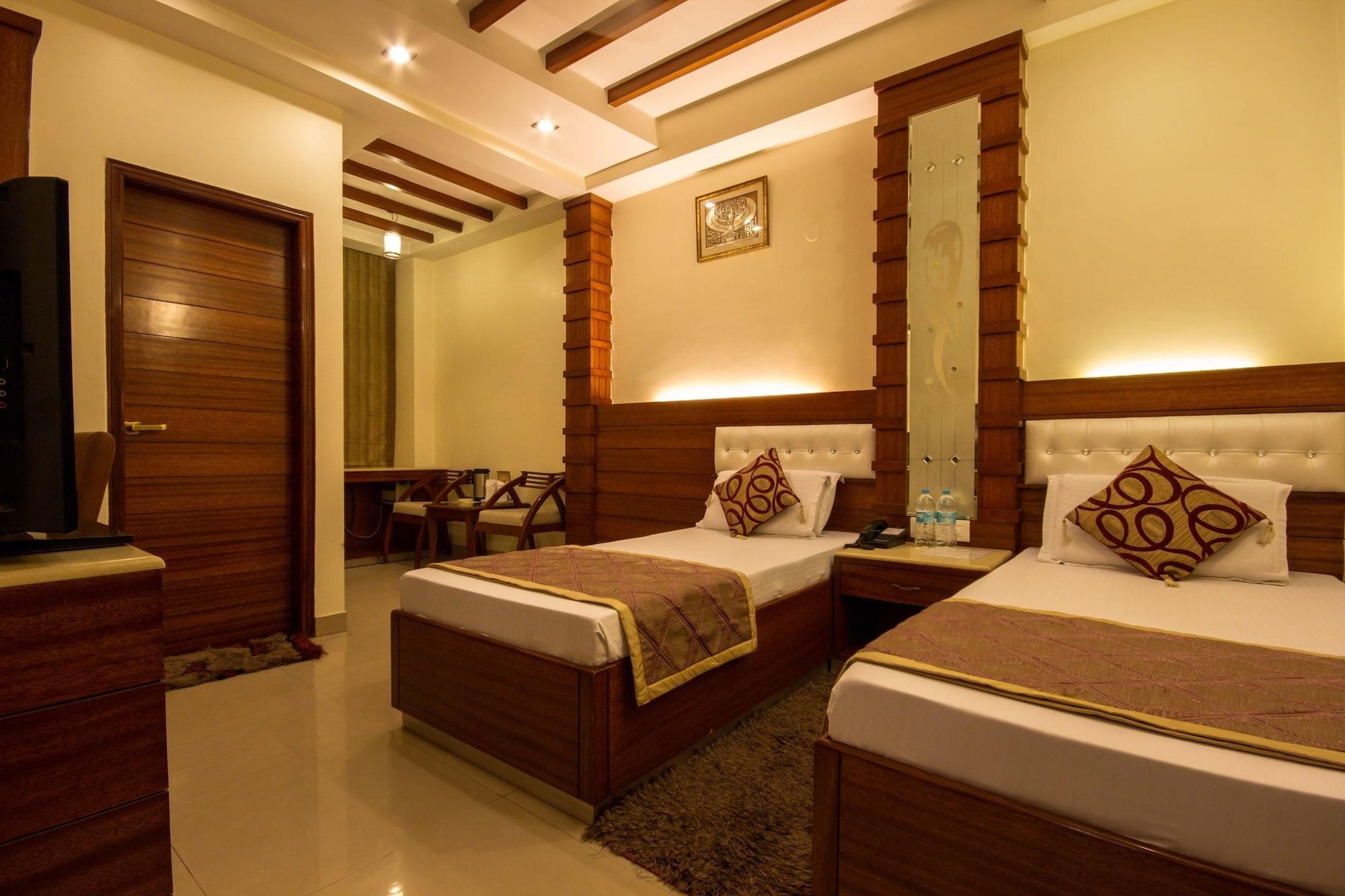 Hotel Aster Inn New Delhi Экстерьер фото