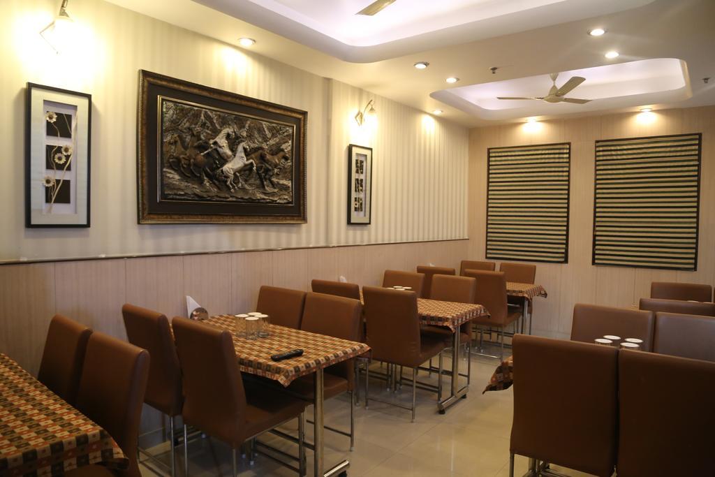Hotel Aster Inn New Delhi Экстерьер фото