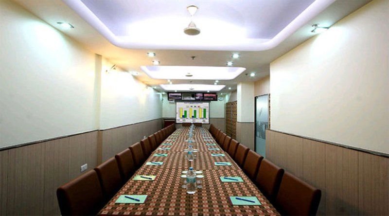 Hotel Aster Inn New Delhi Экстерьер фото