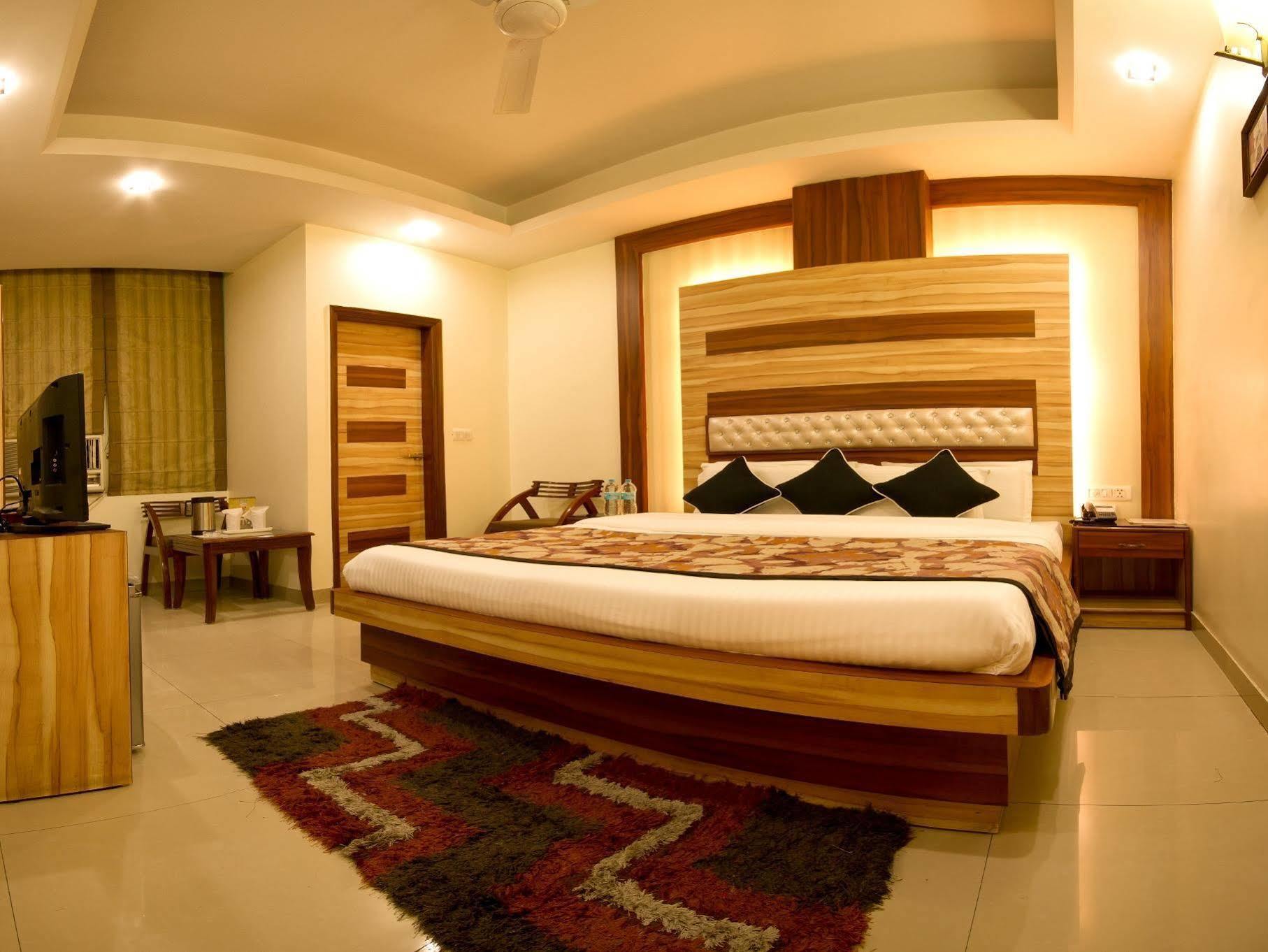 Hotel Aster Inn New Delhi Экстерьер фото