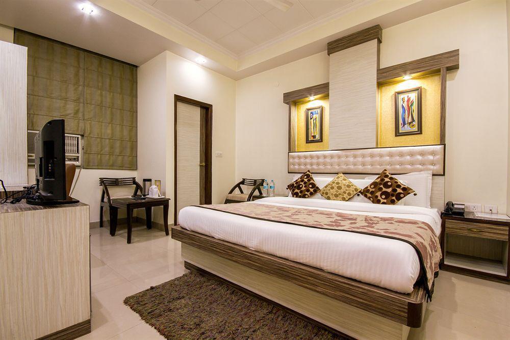 Hotel Aster Inn New Delhi Экстерьер фото